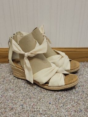 Ugg Yarrow Women's Cream Silk Tie-Strap Espadrille Wedge Sandals Sz 6.5 Summer